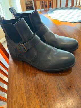Bed/Stu Men's Grey Leather Chelsea Boots with Buckle Strap Sz 8.5.  NWOB. Box39
